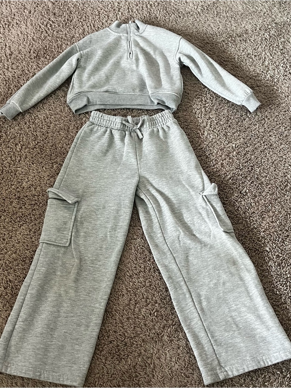 Kids Wide-Leg Cargo Sweatpants in Light Gray